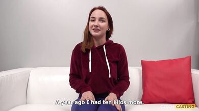 Dokonale vyzerajúca amatérska ryšavka Nikola na castingu