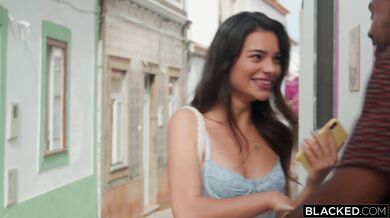 Eva Blume v divej interracial akcii s urasteným černochom