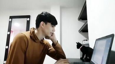Osemnásťročný pár závislý na porne si natáča vlastné divoké domáce video