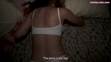 Sexy nevlastná ségra chce zdieľať posteľ