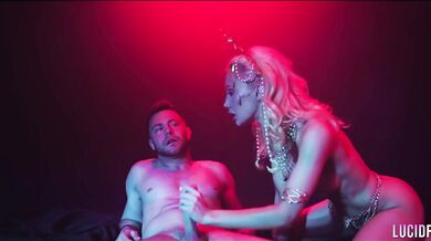 Ivy Wolfe predvedie svoju jemnejšiu stránku v neuveriteľne sexy videu