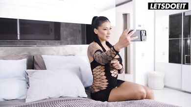 Dokonalá MILFka Mariana Martix má sex so susedom s veľkým penisom