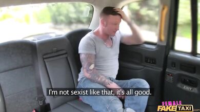 Vodička Fake Taxi namiesto peňazí vypýtala poriadnu nálož teplého semena