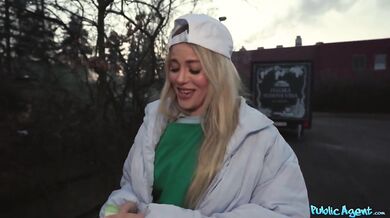 Nadržaná osemnástka neznáša rozvážanie tacos a radšej si nechala vyprcať kundu