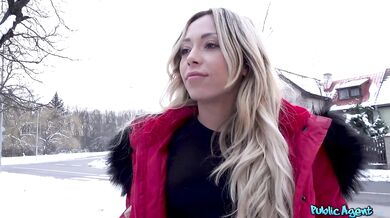 Francúzska blondínka s dokonalým telom vyprcaná mojím dlhým penisom