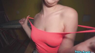 Roztomilá bežkyňa Elza Alisha bez make-upu ošukaná cudzincom
