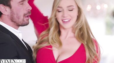 Kendra Sunderland má „sexekutívne“ stretnutie so svojím šéfom