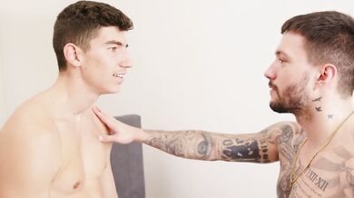 Elfka Ellie Shou sa objavuje v našich snoch, aby nám ponúkla svoj zadok na dvojitú penetráciu