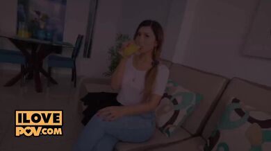 Solange Sun ako nadržaná roztomilá fajčiarka na rande