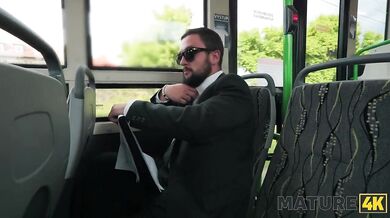 Skákanie na penise v autobuse