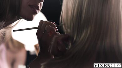 Kelly Collins a jej priateľ si užijú divokú jazdu pod šírym nebom, ktorá končí intenzívnym creampie