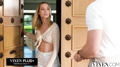 Kelly Collins a jej priateľ si užijú divokú jazdu pod šírym nebom, ktorá končí intenzívnym creampie