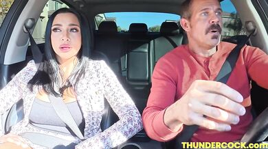 Sexi kočka Audrey Bitoni túži po tvrdom vtáku svojho manžela