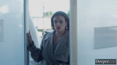 Nádherná MILF Penny Barberová zvádza cudzinca na verejnosti