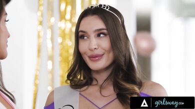 Gizelle Blanco a Ella Reese usporiadajú rozvodovú párty! Štvorku s Lily La Beau a Jewel Diamant