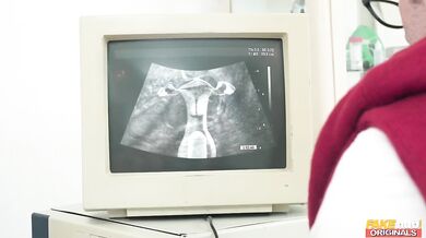 Tru Kait navštevuje kliniku plodnosti