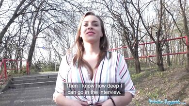 Josephine Jackson odhaľuje svoje veľké prsia a šuká