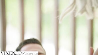 Sexi blondínka ošukaná nevlastným bratom
