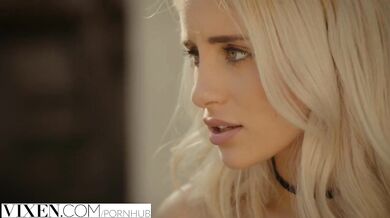Sexi blondínka ošukaná nevlastným bratom