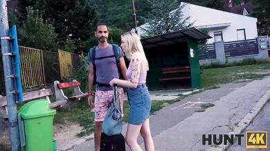 Dievča mnohokrát vyskúšalo penis svojho priateľa, takže teraz je na rade iný chlap