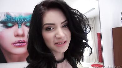 Intímny análový kasting medzi Deliou a Roccom
