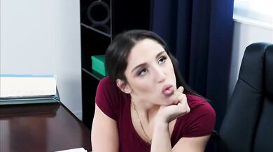 Moja šéfka Abella Danger je mrcha