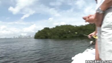 Sexi malá latinskoamerická teen šuká s abnormálne veľkým vtákom
