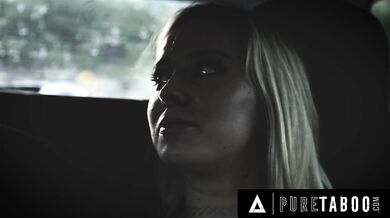 Naivná teen Haley Reed robí všetko, aby potešila pekných dominantných chlapov