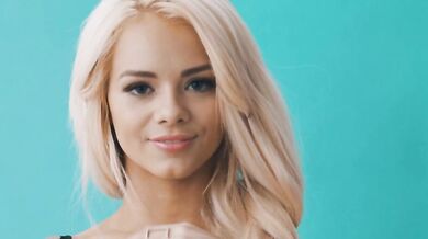 Populárna pornohviezda Elsa Jean v trojke s čiernym párom Ana Foxxx a Sean