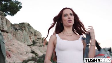 Drzá ryšavka Audrey Reid si to vyskúša vo vášnivom análnom dobrodružstve pod šírym nebom