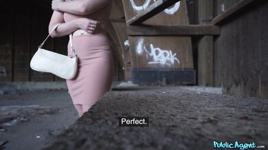 Jej ohromujúce sexy telo ma donútilo vystriekať sa jej do úst