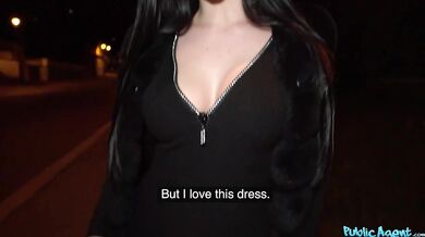 Super sexy kočka ošukaná v čiernom spodnom prádle
