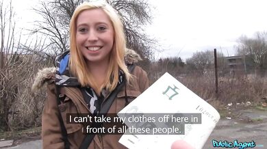 Veľmi potichu som ošukal roztomilú teen na verejnom schodisku