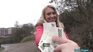 Blondínka s výnimočnými veľkými prsiami má úžasný sex