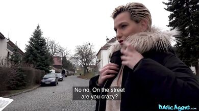 Public Agent – Úžasná malá MILF má kundičku ako hodváb a guľatý malý zadok