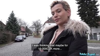Public Agent – Úžasná malá MILF má kundičku ako hodváb a guľatý malý zadok