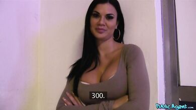 Britská pornohviezda Jasmine Jae v zriedkavom POV videu so sexom na verejnosti pod šírym nebom