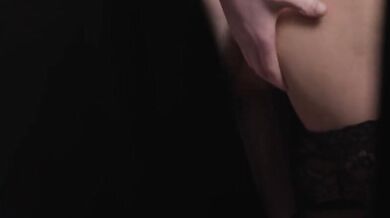 Nymfomanka MILF nevlastná mama Cherry Kiss chce ráno viac jeho vtáka