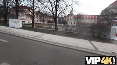 Prečo si môj priateľ myslí, že som coura? Chcem si len zarobiť nejaké peniaze!