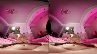 Perfektná kundička na šukanie vo VR