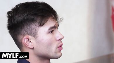 Vplyvná politička Monica Minx využíva svoju asistentku, aby dostala to, čo naozaj chce