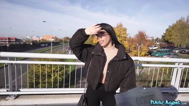 Public Agent – Talianska učiteľka to nechcela, ale nechala ma do nej vystrekovať