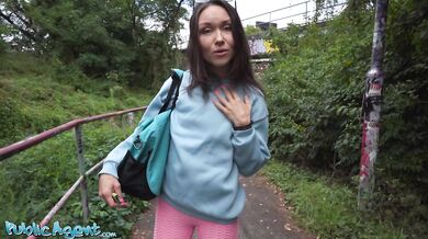Fitness MILF – verejný sex vonku s Kristinou Grace