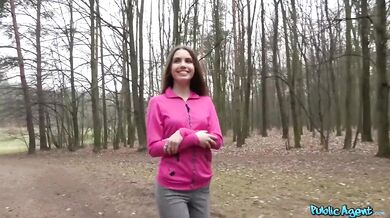 Public Agent - Vyspal som sa s touto horúcou brunetkou, ktorá behala v lese