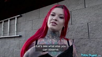 Erik Everhard vystrekne do Sabien Demonia v polohe na psíka vonku