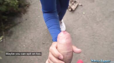 Public Agent – Alexa s veľkými prsiami si berie do hrdla veľký penis – orál z POV a sex na verejnosti