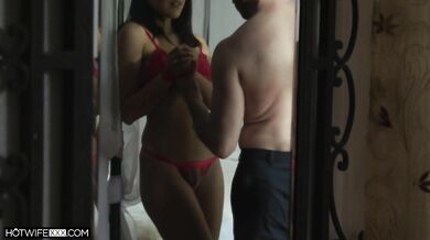 HOTWIFE XXX – Manžel-paroháč mal pár poriadne perverzných požiadaviek na to, ako chce, aby jeho ženu šukali