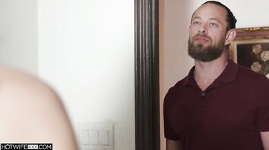 HOTWIFE XXX – Plachá manželka River Lynn je zastrašená jeho obrovským vtákom