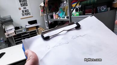 Prichytená pri krádeži peňaženiek! Latinská servírka zo športového baru fajčí, aby sa vyhla väzeniu