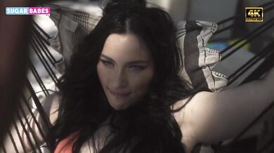 SugarBabesTV - Prsatá brunetka